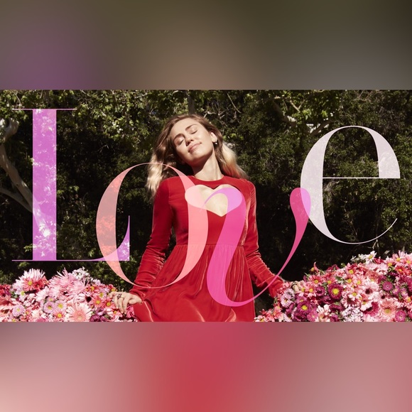 ✨ NWT CHLOE velvet heart cutout dress - Picture 3 of 6